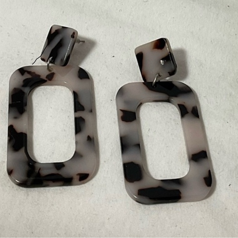 Black and Cream Geometric Hair Accessories